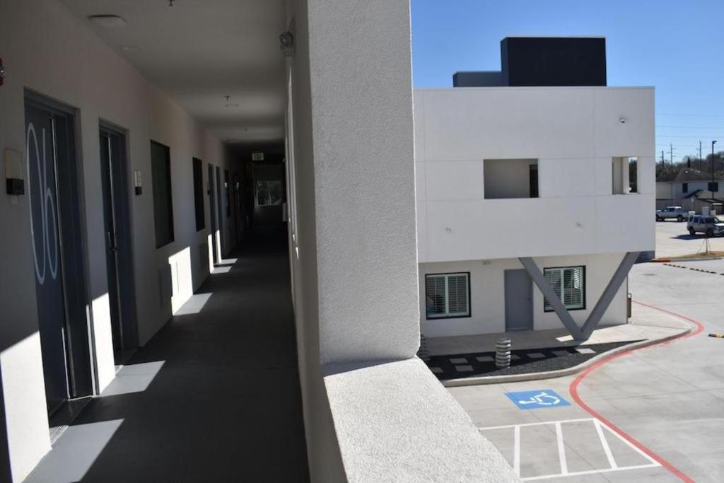 Jersey Village Hotel Bella מראה חיצוני תמונה