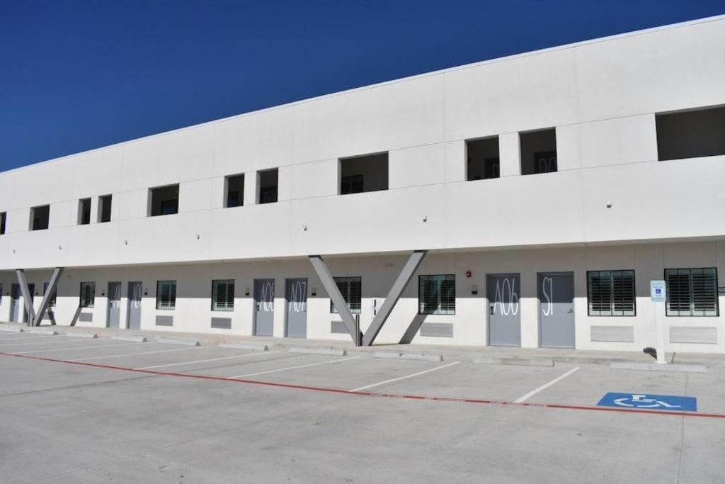 Jersey Village Hotel Bella מראה חיצוני תמונה