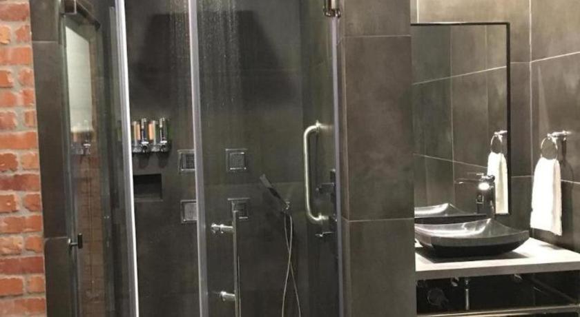 Jersey Village Hotel Bella מראה חיצוני תמונה