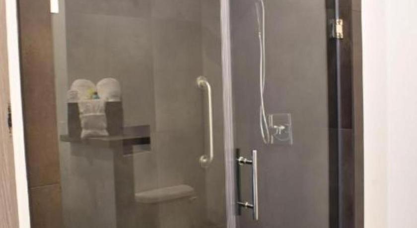 Jersey Village Hotel Bella מראה חיצוני תמונה