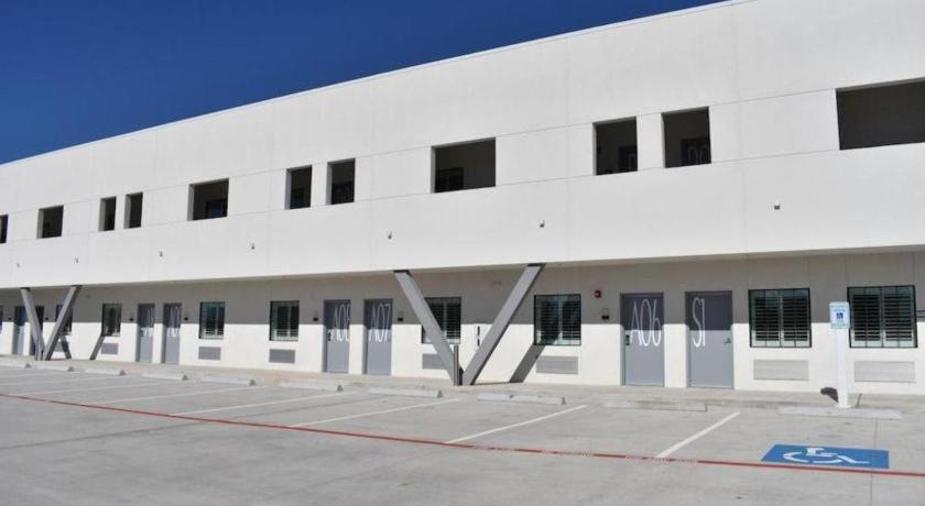 Jersey Village Hotel Bella מראה חיצוני תמונה