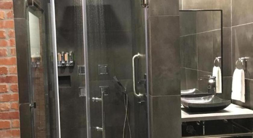 Jersey Village Hotel Bella מראה חיצוני תמונה