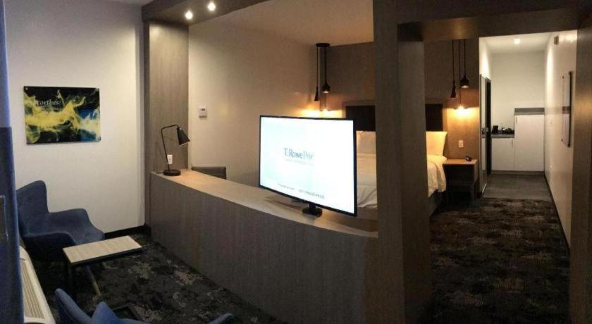 Jersey Village Hotel Bella מראה חיצוני תמונה